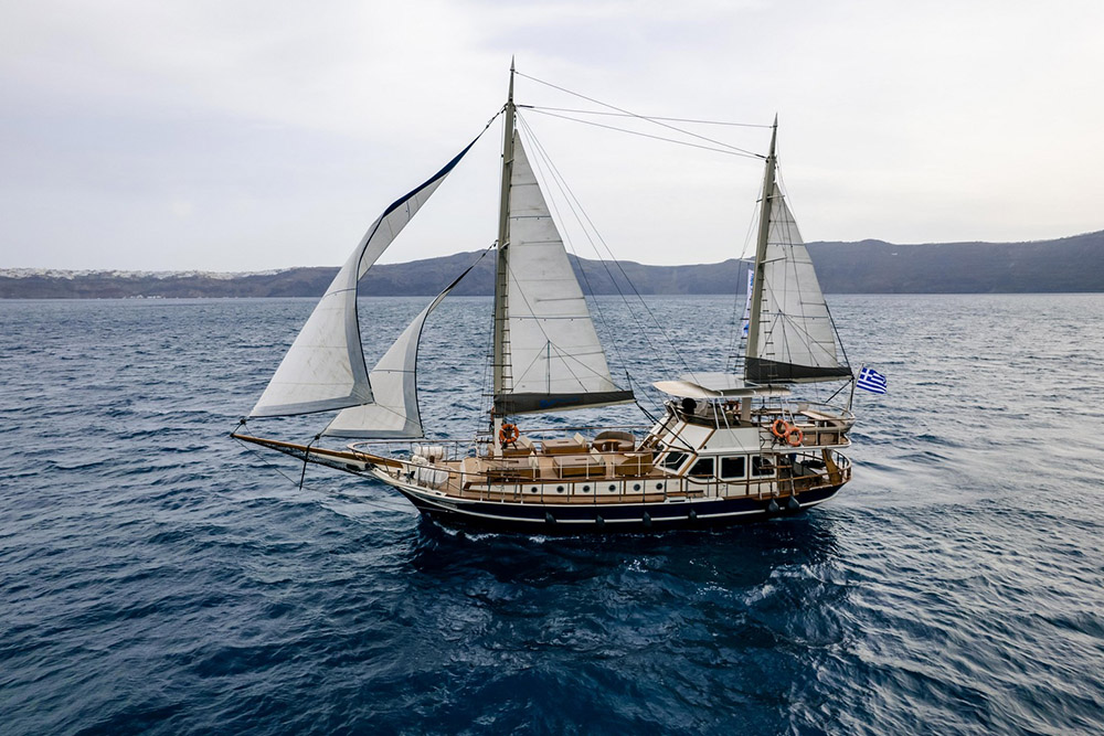 water-blue-yachting-morning-shared-adonis-img02