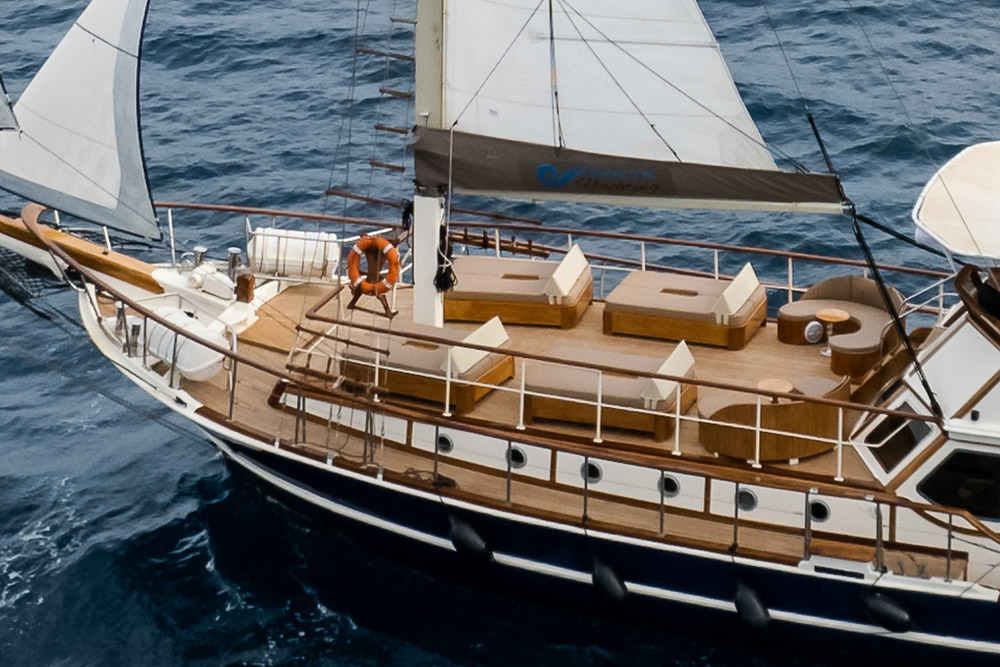 water-blue-yachting-morning-shared-adonis-img03