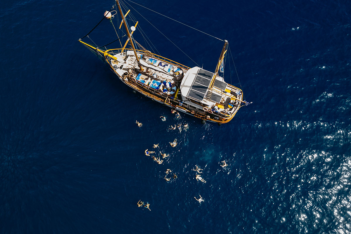 water-blue-yachting-santorini-morning-sea-dream-img08