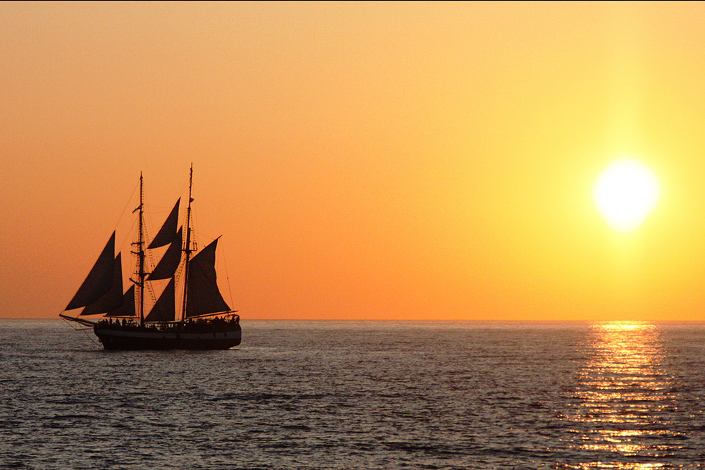 waterblue-yachting-adonis-shared-sunset-cruises-img02